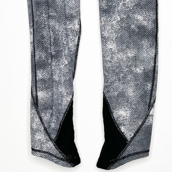 LULULEMON Essential Rhythm Crop Tight Pant Mid Rise Diffusion White Black Size 4 - Picture 7 of 13